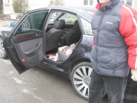 Năvodărean, prins cu ţigări de contrabandă într-o maşină radiată